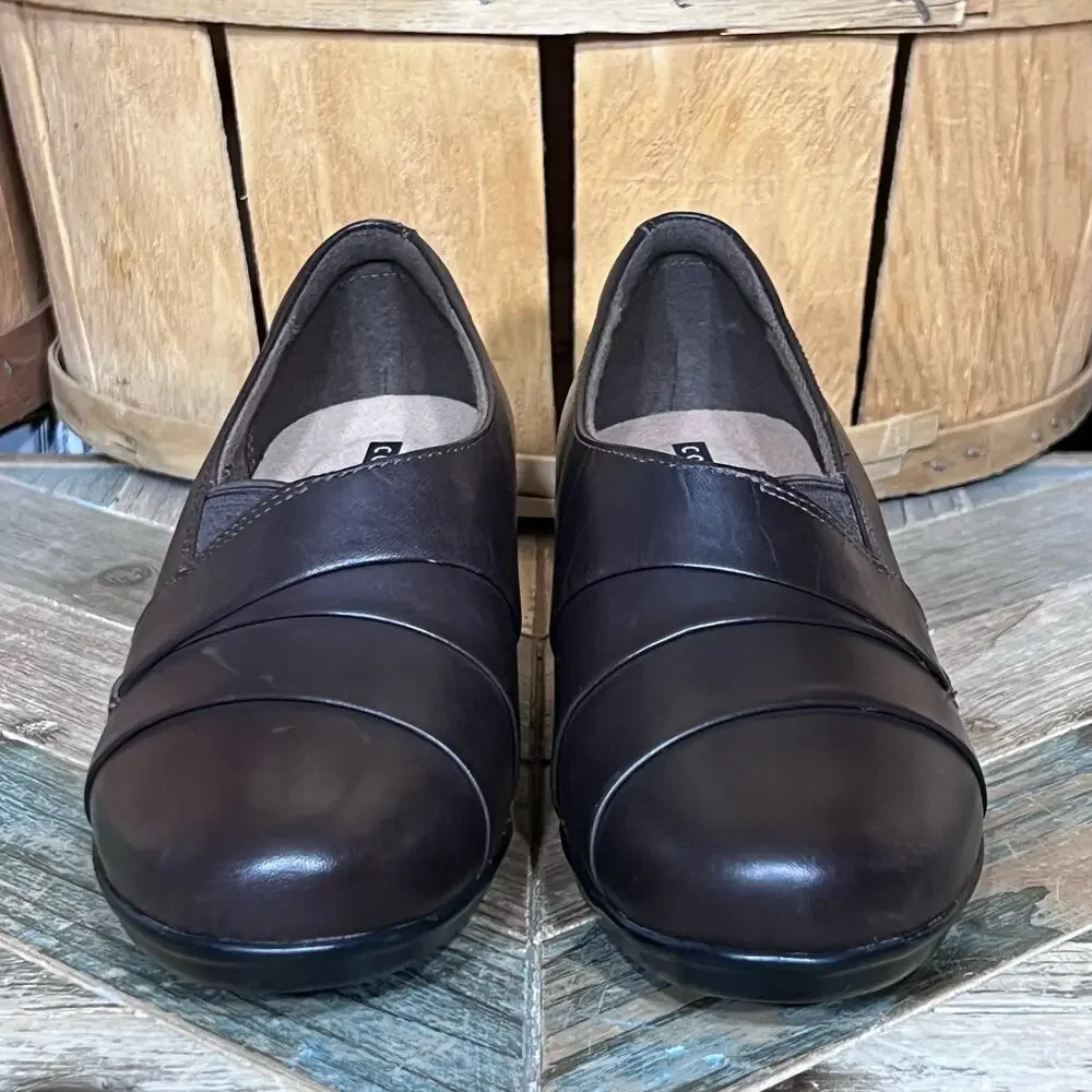 Clarks Emslie Warbler Dark Brown Leather Heeled Loafers Pumps Womens Size 5.5